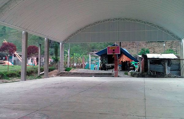 Por inaugurar obras de infraestructura educativa en primaria indígena