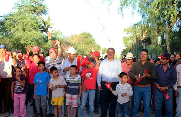 Alcalde de Villa Hidalgo inaugura pavimentación en Corcovada