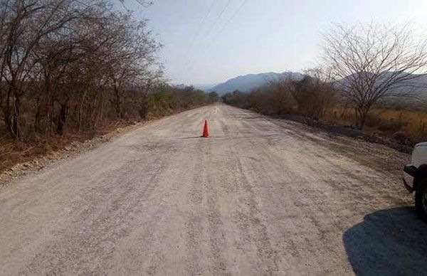 Avanza reconstrucción de carretera en el sureste de Jalisco  