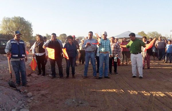 Arranca construcción de cancha de futbol en San Antonio Villa de Arriaga