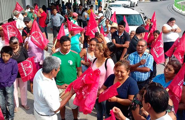 Protesta en la delegación estatal de la Sedatu; exigen liberación de 13 mdp