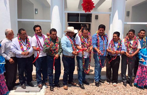 Inaugura Antorcha y representantes del gobierno del estado obras  en Zapotitlán Tablas 