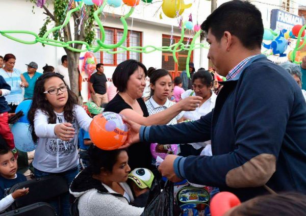 Festejan antorchistas capitalinos a los niños en su día