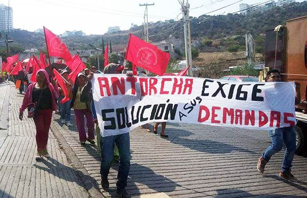 Se manifiestan habitantes de El Marqués; autoridades aceptan diálogo