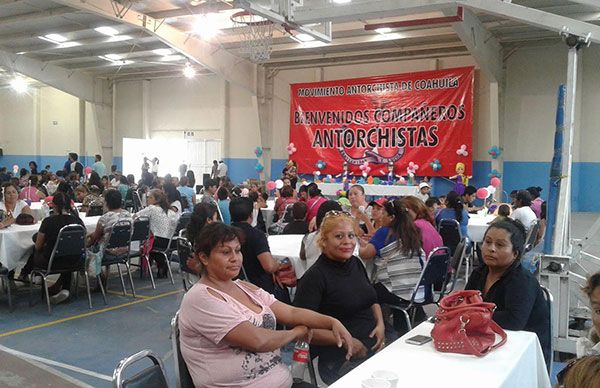   Festejan a las madres coahuilenses 