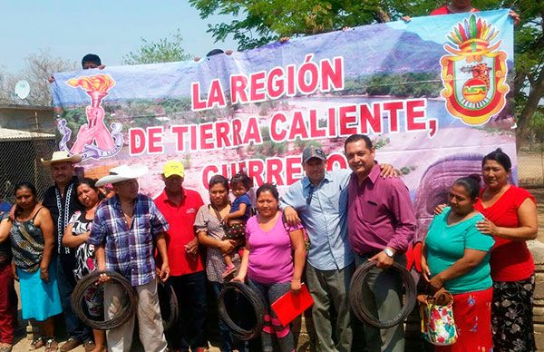  Tierra Caliente recibe paquetes de vivienda 