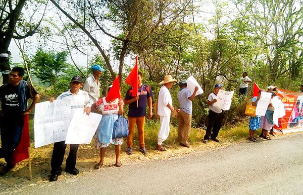 Demanda Antorcha con cadenas humanas sus necesidades  