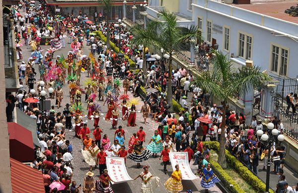 Antorcha se hace presente en el desfile del 196 aniversario de la defensa de Córdoba