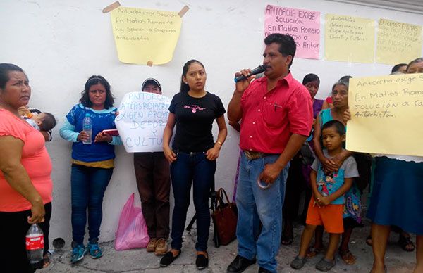 Se manifiestan antorchistas en Matías Romero