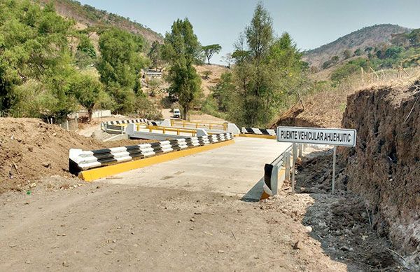 Concluyó construcción de puente vehicular en Ahuehueijtic