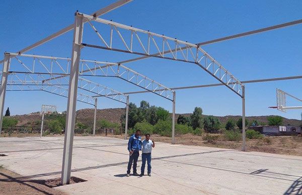 Avanza 80% construcción de cancha de usos múltiples en Presa de Guadalupe 