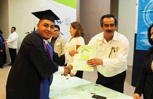 Graduación de alumnos del COBAT 