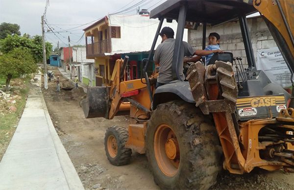 Antorcha lleva pavimentaciones a colonias populares de Córdoba