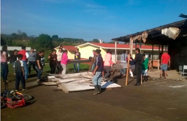 Se realizan faenas en escuelas antorchistas