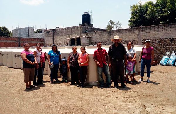  Tinacos para más de 50 familias de Tetelcingo, Peñas de las Flores y Vicente Guerrero