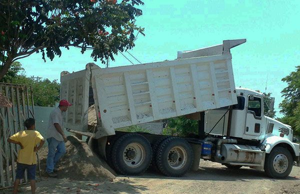 Avanza entrega de material para construcción de vivienda en Ahome