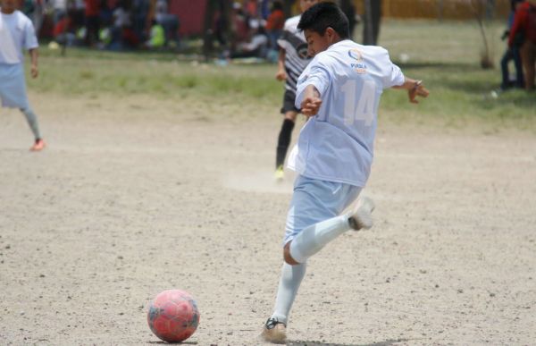 Realiza Antorcha Primer Torneo de Futbol