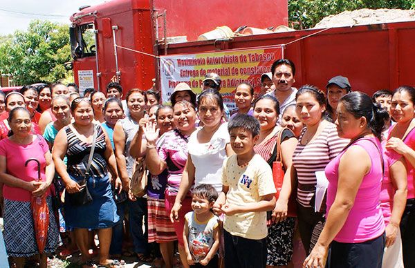 En Centro, familias reciben material para construir recámaras adicionales