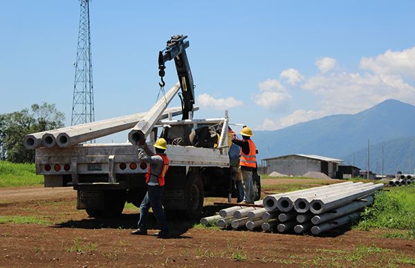 Antorcha lleva electrificación a la colonia Aquiles Córdova Morán 