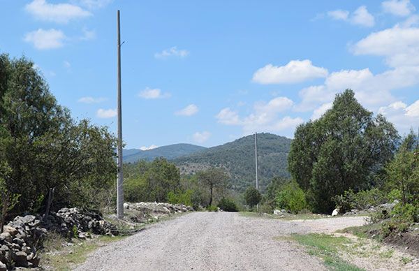  Avanzan obras de electrificación en seis comunidades de Armadillo de los Infante