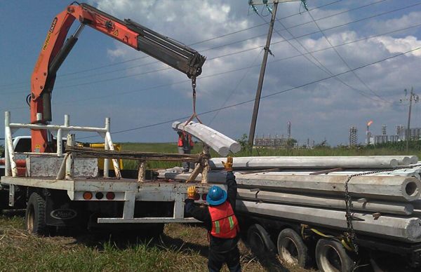 Lleva Antorcha introducción de energía eléctrica a colonias de Nanchital