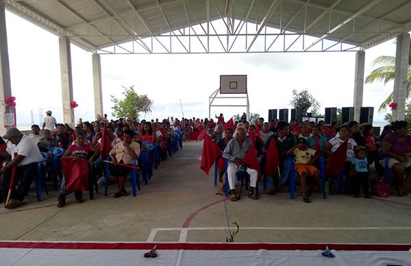 Inauguran cancha y techado en la comunidad indígena de Santa María Jicaltepec