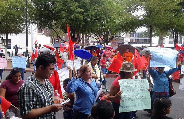  Maloro no cumple; marcha-plantón en Palacio de Hermosillo