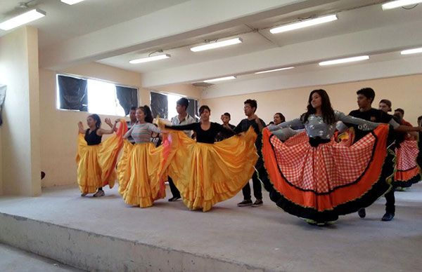  Continúan preparativos en escuelas para clausuras de fin de curso