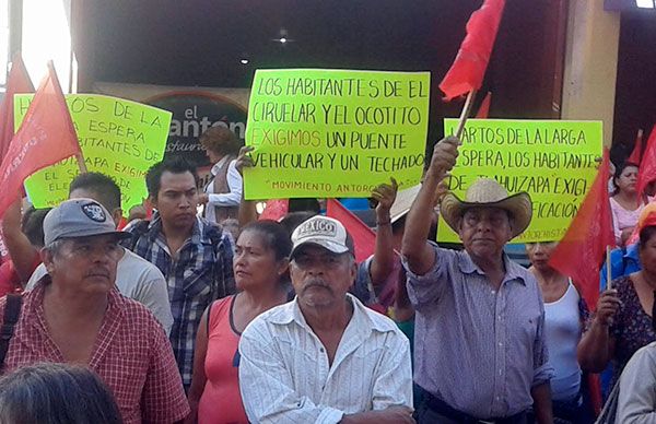 Protesta por incumplimiento del alcalde Marco Leyva