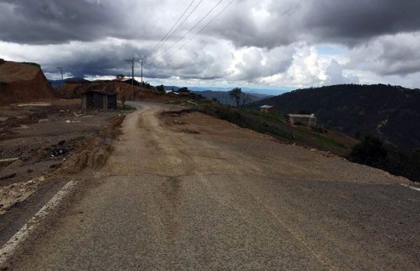 Pésimos los trabajos de rehabilitación de la carretera de Tlatlauquitepec-Zapotitlán Tablas