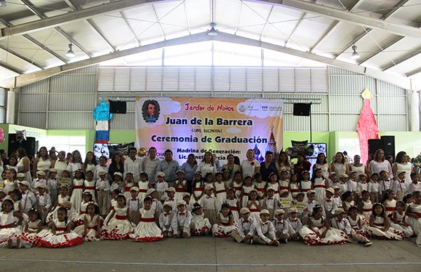 Culminan estudios de preescolar infantes del Juan de la Barrera de Córdoba