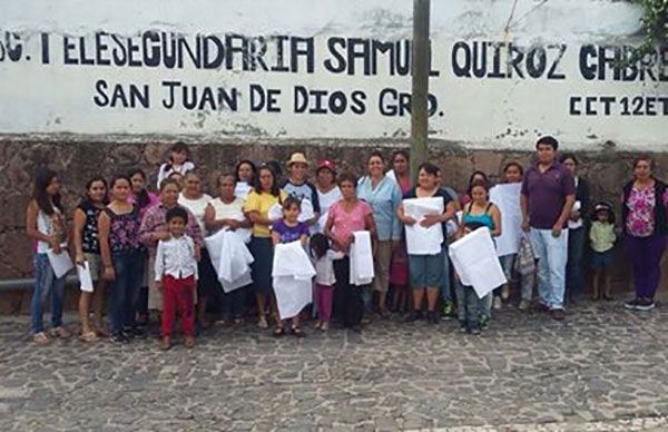  Cursos de bordado en deshilado y tejido para mujeres de Taxco