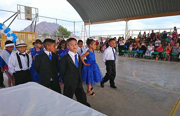 Se gradúa generación del Jardín de Niños Rayénari