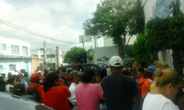 Antorchistas solicitan red de agua potable y drenaje para colonias de la zona sur.