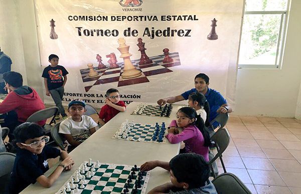 Antorcha realiza II Torneo de ajedrez en Xalapa y Jáltipan