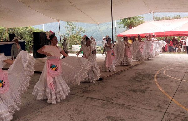  Llevan cultura a comunidades más apartadas