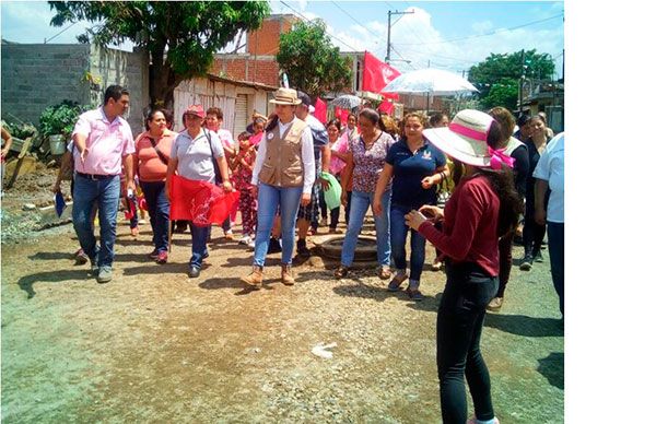 Revisan uruapenses cumplimento en la pavimentación de la calle María Elena Huerta Zamacona