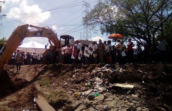 Arranca construcción de obras en asentamientos antorchistas