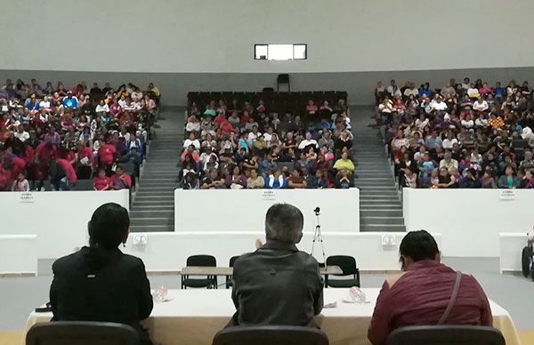 Javier Montaño imparte conferencia  a plenistas de la capital 