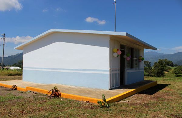 Con aula didáctica Antorcha impulsa la educación en colonia cordobesa.