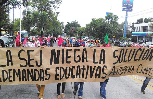 Secretaría de Educación de Jalisco insiste en desatender demandas; jaliscienses en protestar 