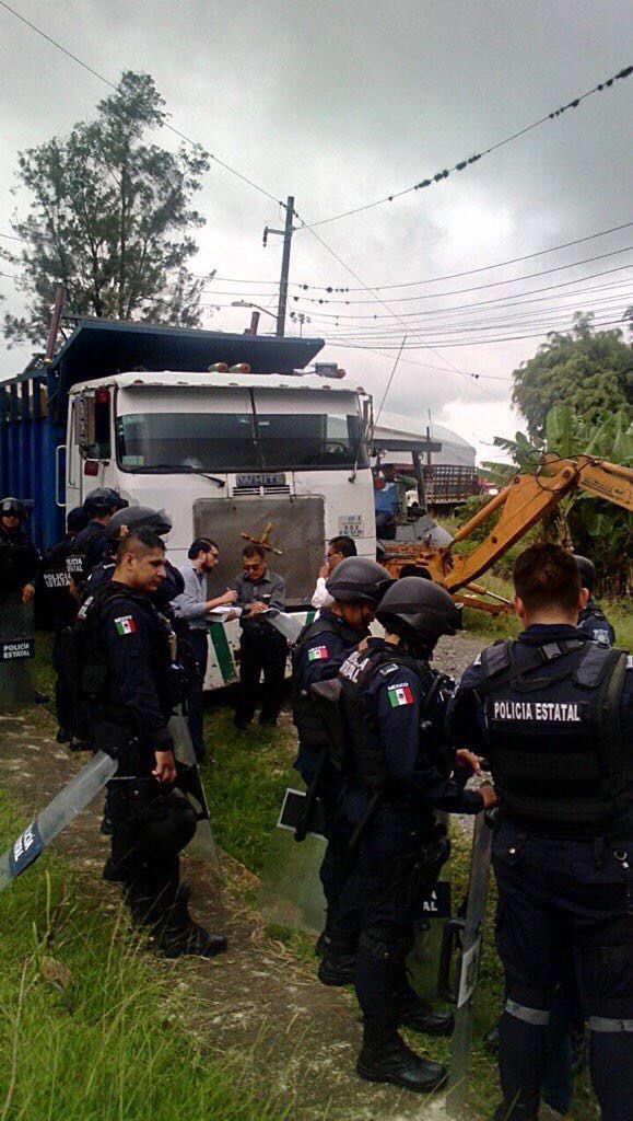 Policía de Veracruz reprime a habitantes de colonia El Trébol, en Córdoba.