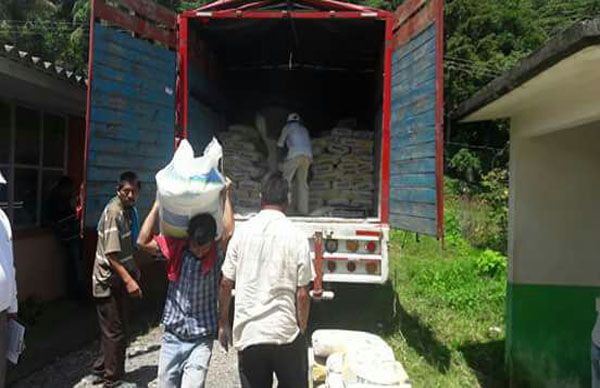 Entrega Antorcha apoyos para el campo en la Sierra de Zongolica.