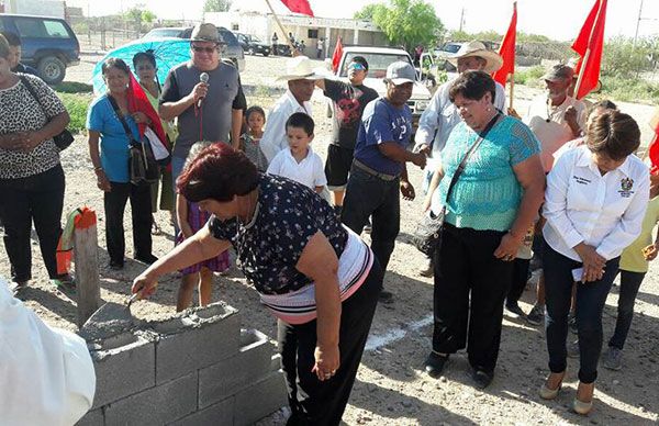   Inician construcción de cancha de usos múltiples en el ejido 28 de agosto