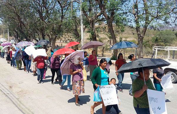 Alcalde de San Gabriel arrebata módulo de maquinaria gestionado por antorchistas