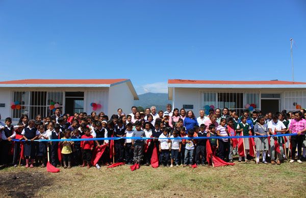 Inauguran antorchistas aulas didácticas en Córdoba