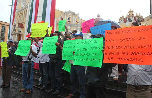 Antorcha se manifiesta con cadena humana ante nula respuesta de Yunes Linares