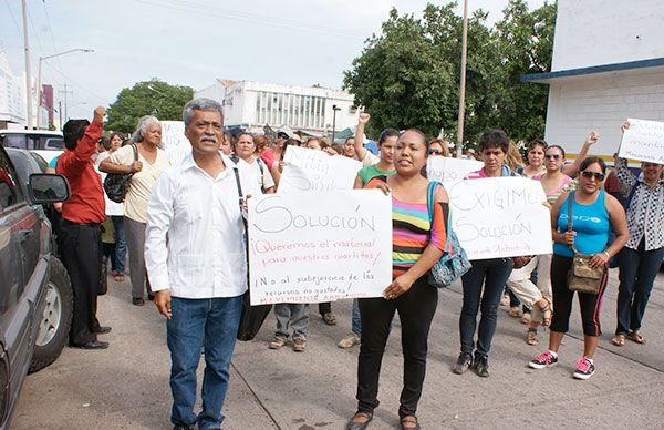  Colonos exigen atención a obras públicas en Culiacán