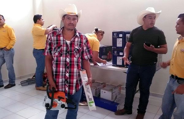  Entrega SEDERMA proyectos productivos a nayaritas 