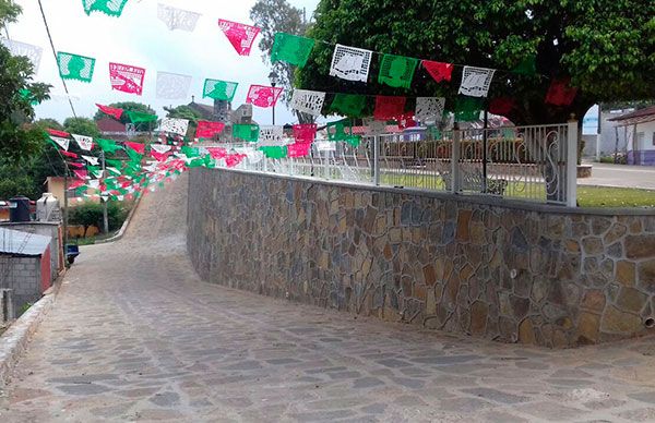 Amparado por la oscuridad, alcalde de Yahualica inaugura obra gestionada por Antorcha Campesina